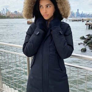 Aritzia Parka - Black with fur trim